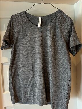 Athleta Heathered Charcoal Short Sleeve Performance Tee